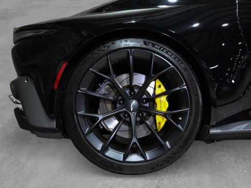 Used 2026 Aston Martin V8 Vantage Coupe RWD image 22