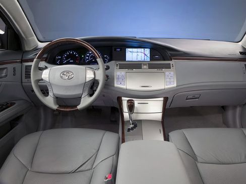 Used 2010 Toyota Avalon FWD image 4