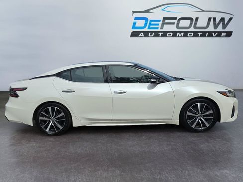 Used 2023 Nissan Maxima SL FWD image 2