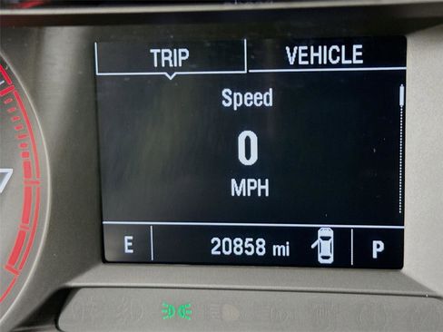 Used 2024 Chevrolet Trax RS image 2