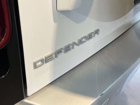 Used 2023 Land Rover Defender 110 S AWD/4WD image 8