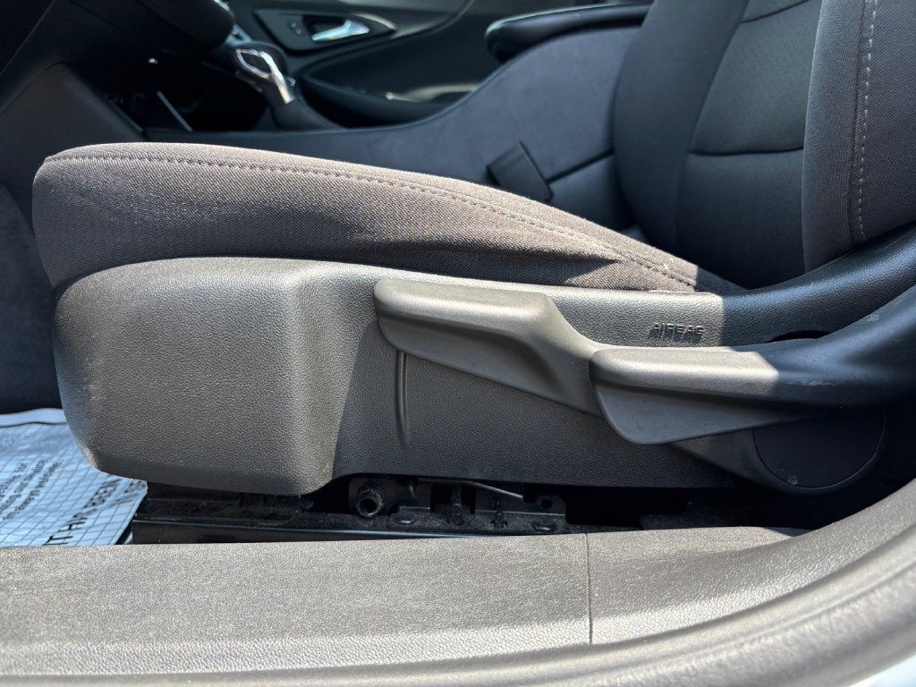 Used 2021 Chevrolet Malibu LS FWD image 25