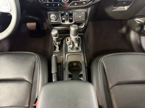 Used 2023 Jeep Wrangler Unlimited Sahara AWD/4WD image 16