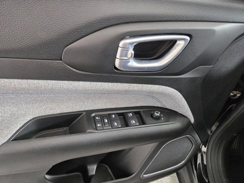 Used 2022 Jeep Compass Latitude FWD image 24