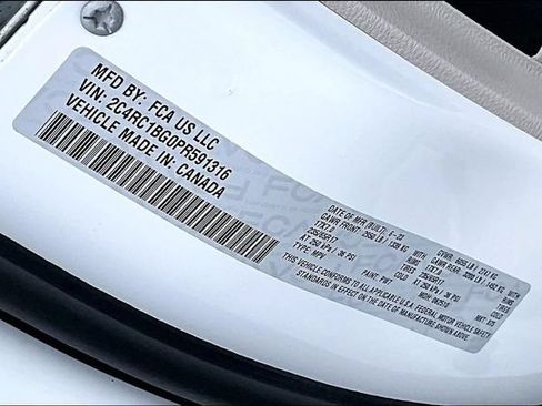 Used 2023 Chrysler Pacifica Touring-L FWD image 19