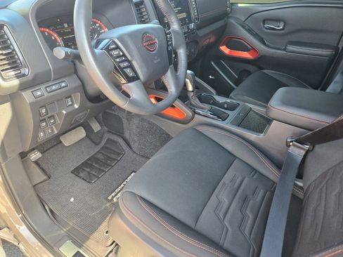 Used 2023 Nissan Frontier PRO-4X w/ Pro Convenience Package image 18