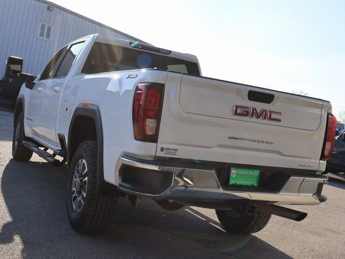 Used 2024 GMC Sierra 2500 SLE image 3