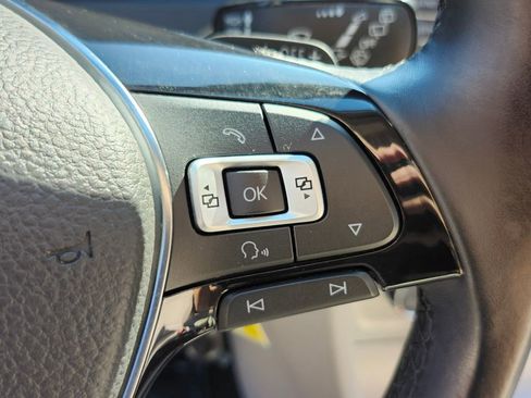 Used 2016 Volkswagen Golf S image 24