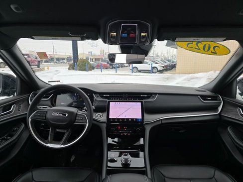 Used 2025 Jeep Grand Cherokee L Limited w/ Black Appearance Package image 16