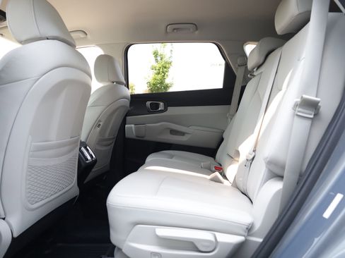 Used 2023 Kia Sorento S FWD image 14