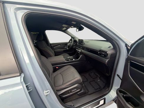 Certified 2024 Honda Pilot Sport image 31