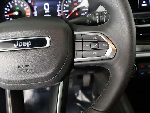 Used 2025 Jeep Compass Latitude AWD/4WD image 39