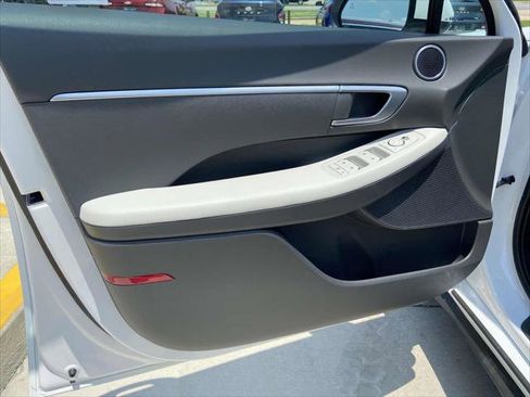 New 2025 Hyundai Sonata SE FWD image 12