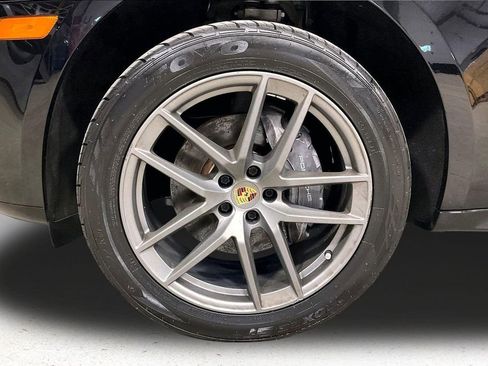 Used 2022 Porsche Macan w/ Premium Package Plus AWD/4WD image 34