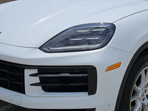 Certified 2026 Porsche Cayenne AWD/4WD image 12