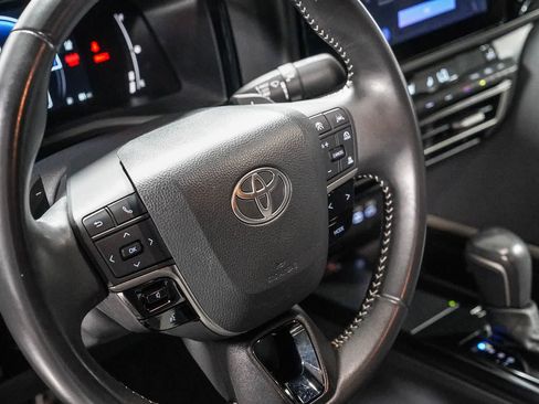 Used 2025 Toyota Camry SE FWD image 19