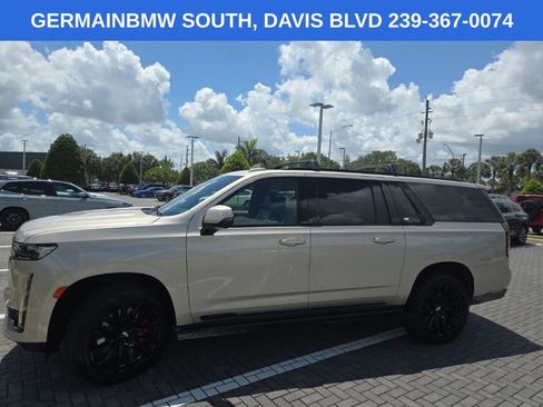Used 2022 Cadillac Escalade ESV Sport Platinum w/ LPO, ONYX Package AWD/4WD image 3