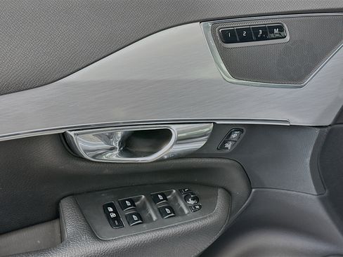 Used 2016 Volvo XC90 T5 Momentum image 15