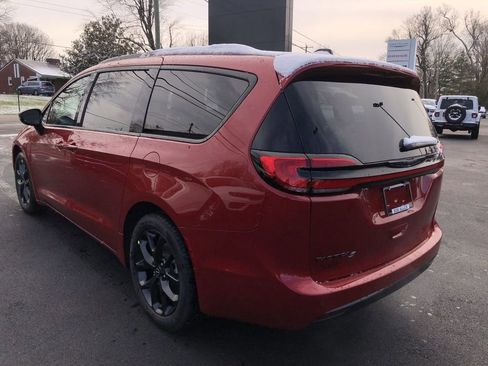 New 2026 Chrysler Pacifica Select w/ S Appearance Package FWD image 12