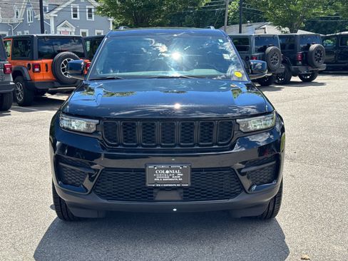 Used 2022 Jeep Grand Cherokee Altitude AWD/4WD image 35
