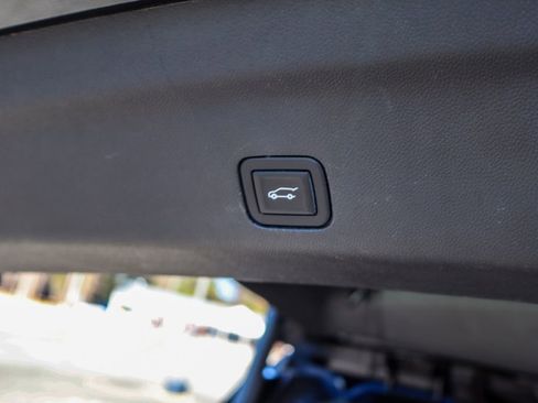 Used 2022 Chevrolet Suburban LT image 38