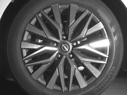 Used 2025 Nissan Altima 2.5 SV image 12