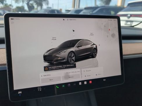 Used 2022 Tesla Model 3 Standard Range Plus image 12