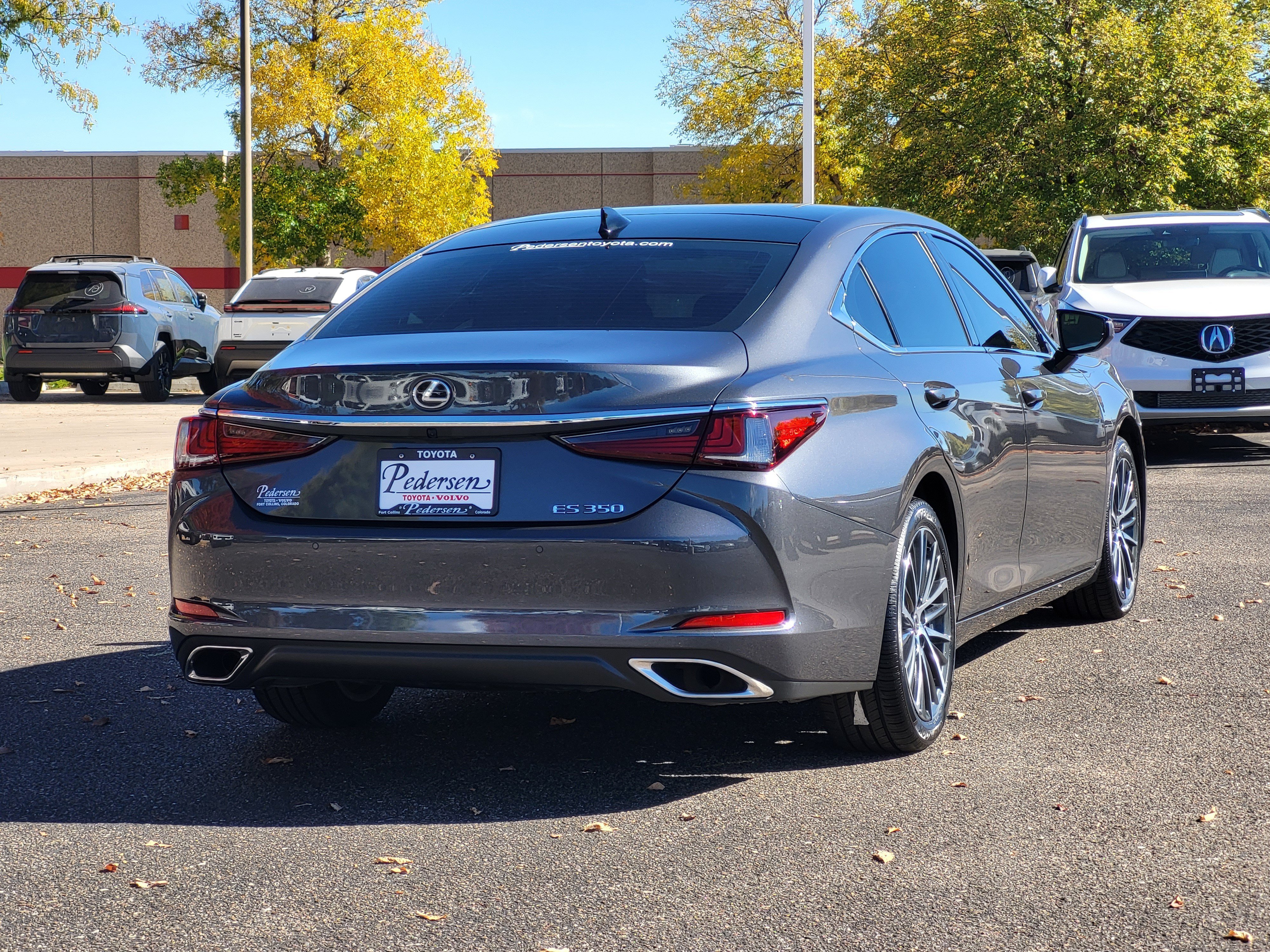 Used 2025 Lexus ES 350 w/ Premium Package FWD image 2