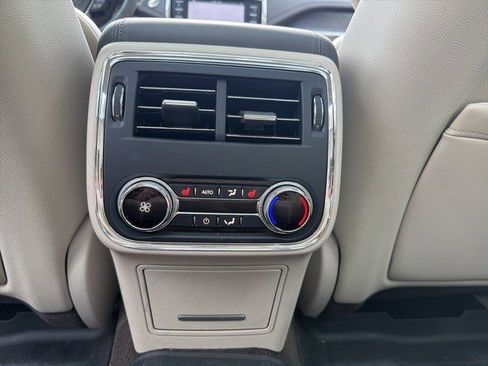 Used 2019 Lincoln Continental Reserve image 24