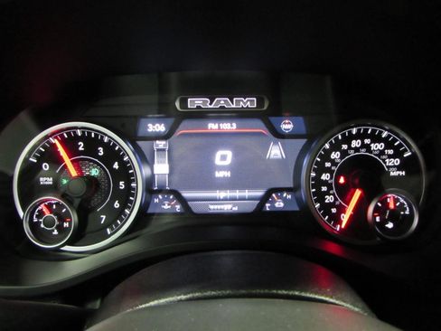 New 2026 RAM 1500 Express AWD/4WD image 25