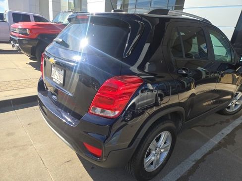 Used 2022 Chevrolet Trax LT w/ LT Convenience Package image 4