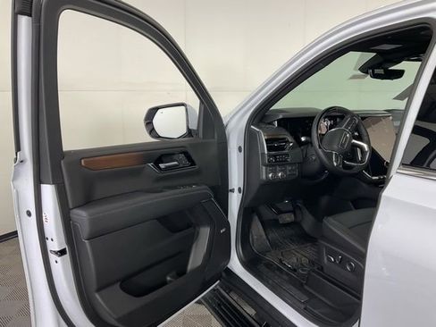 New 2026 GMC Yukon XL Denali w/ Denali Reserve Package image 26