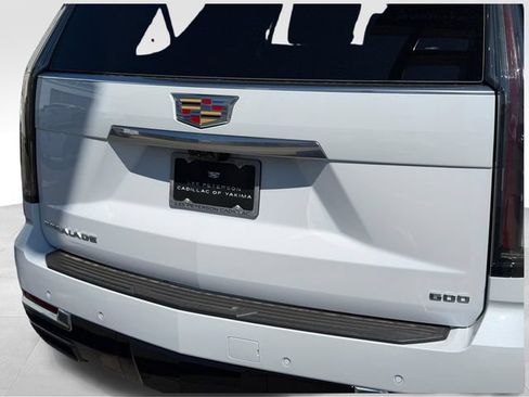 New 2026 Cadillac Escalade Luxury w/ Touring Package AWD/4WD image 13
