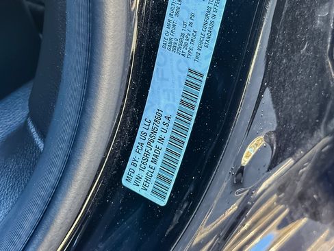 Used 2025 RAM 1500 Laramie AWD/4WD image 27