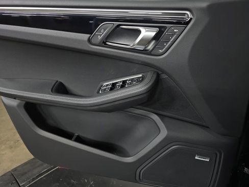 New 2026 Porsche Macan image 22