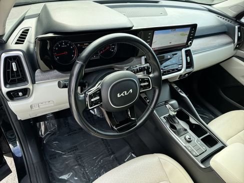 Used 2022 Kia Sorento S w/ Panoramic Sunroof Package AWD/4WD image 10