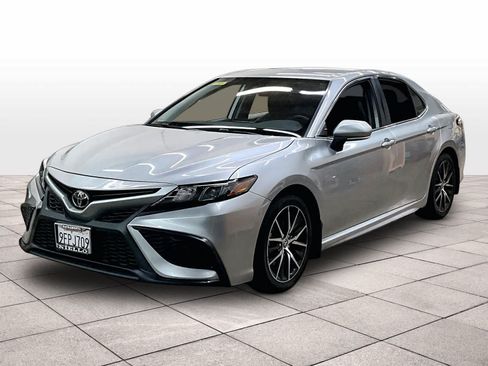 Used 2023 Toyota Camry SE FWD image 1