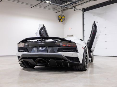 Used 2019 Lamborghini Aventador S image 4