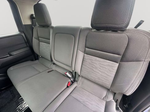 Used 2024 Nissan Frontier SV image 30