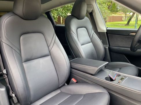 Used 2024 Tesla Model Y Performance image 34