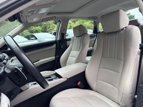 Used 2022 Honda Accord Touring image 14
