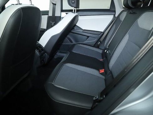 Used 2025 Volkswagen Taos SE image 14