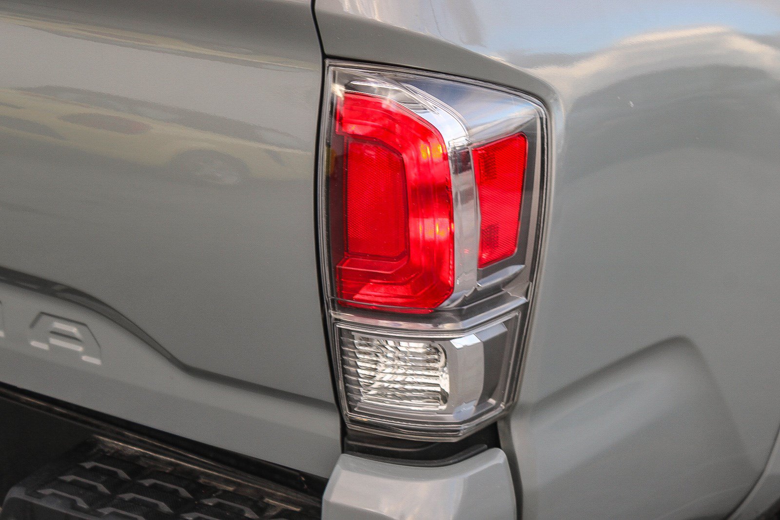 Used 2020 Toyota Tacoma TRD Sport w/ Technology Package RWD image 10