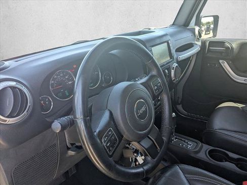 Used 2015 Jeep Wrangler Unlimited Sahara w/ Connectivity Group AWD/4WD image 9