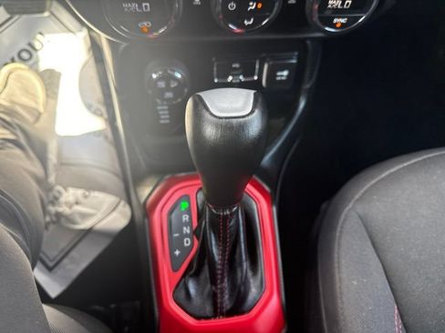 Used 2015 Jeep Renegade Trailhawk w/ Popular Equipment Group AWD/4WD image 23