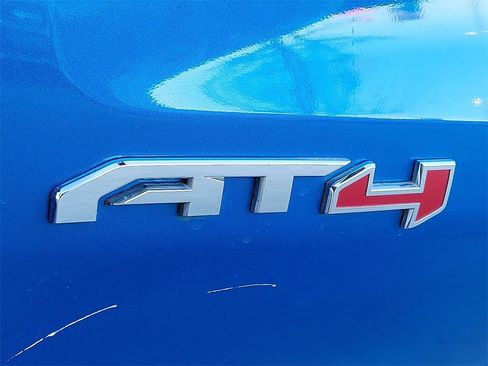 Used 2024 GMC Sierra 1500 AT4 w/ Technology Package image 9