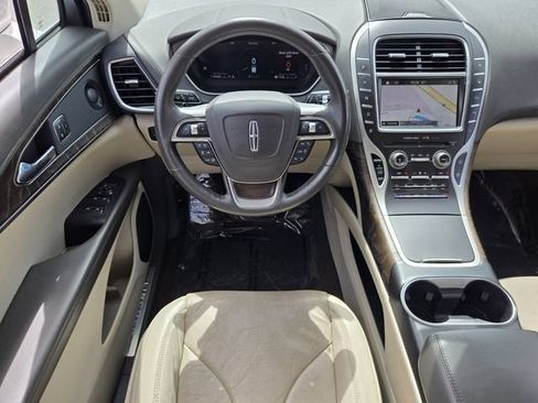 Used 2019 Lincoln Nautilus Reserve FWD image 12
