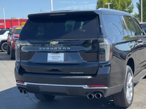Used 2025 Chevrolet Suburban Premier AWD/4WD image 4