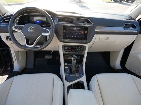 Certified 2022 Volkswagen Tiguan SE image 23