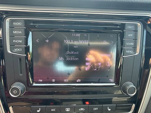 Used 2019 Volkswagen Passat 2.0T Wolfsburg FWD image 11